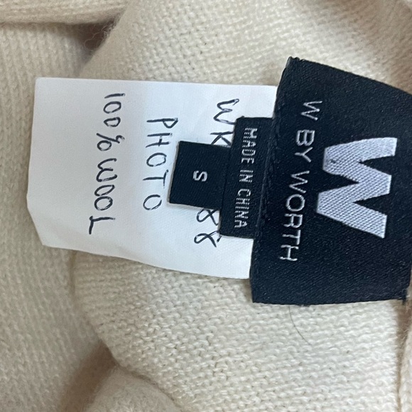 Cream colored long-sleeve crop top - Picture 7 of 7